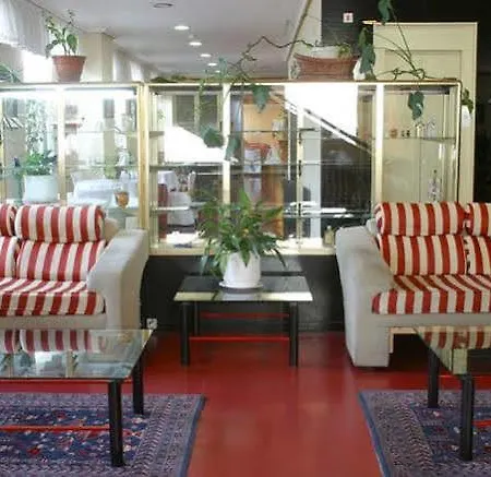 House Hotel 2*