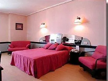 Hotel House 2*